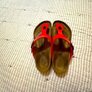 BIRKENSTOCK GIZEH PATENT LEATHER